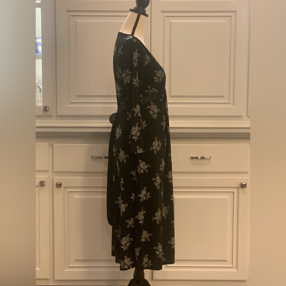 MICHAEL Michael Kors V-neck Tie Belt Midi Dress Black Cream Floral Size Medium - Picture 5 of 16